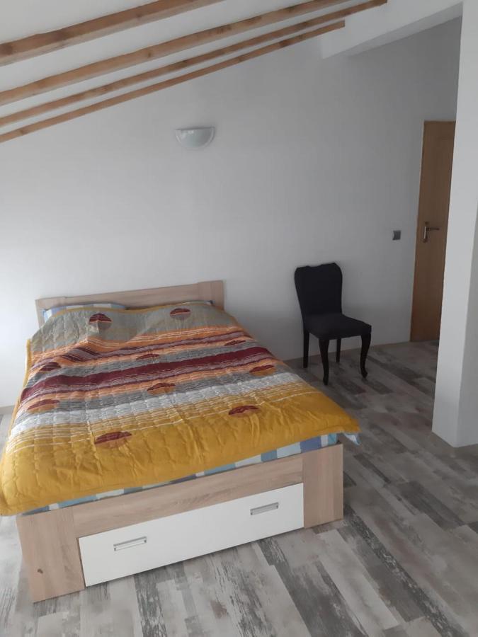 House Hotel Крайова Екстериор снимка