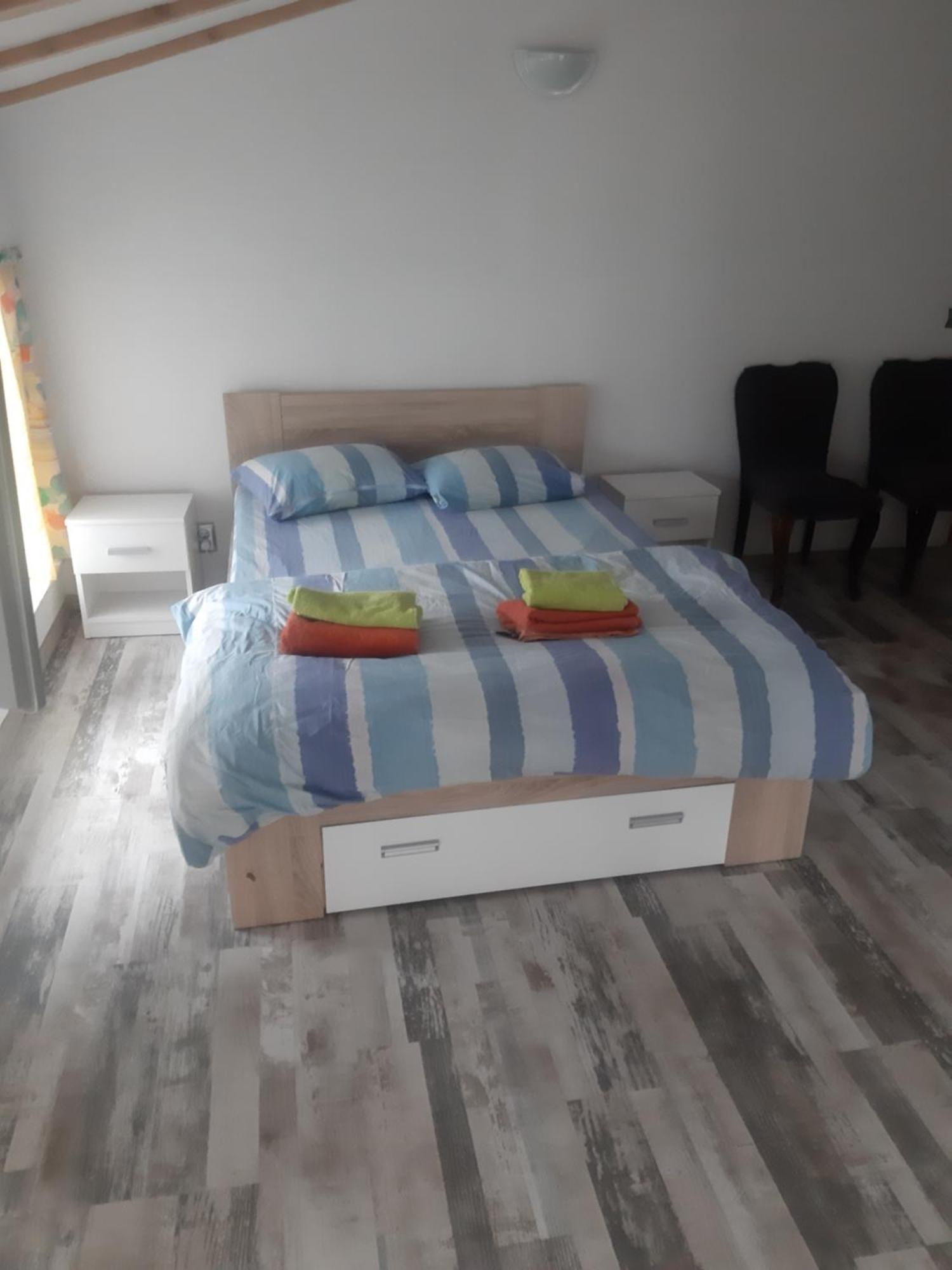 House Hotel Крайова Екстериор снимка